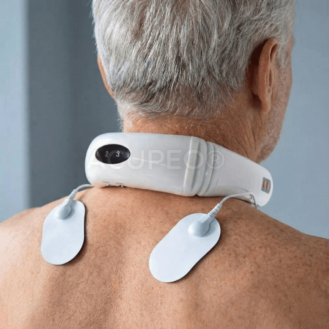 Man wearing the Acupeo® collar with two pads on his upper back